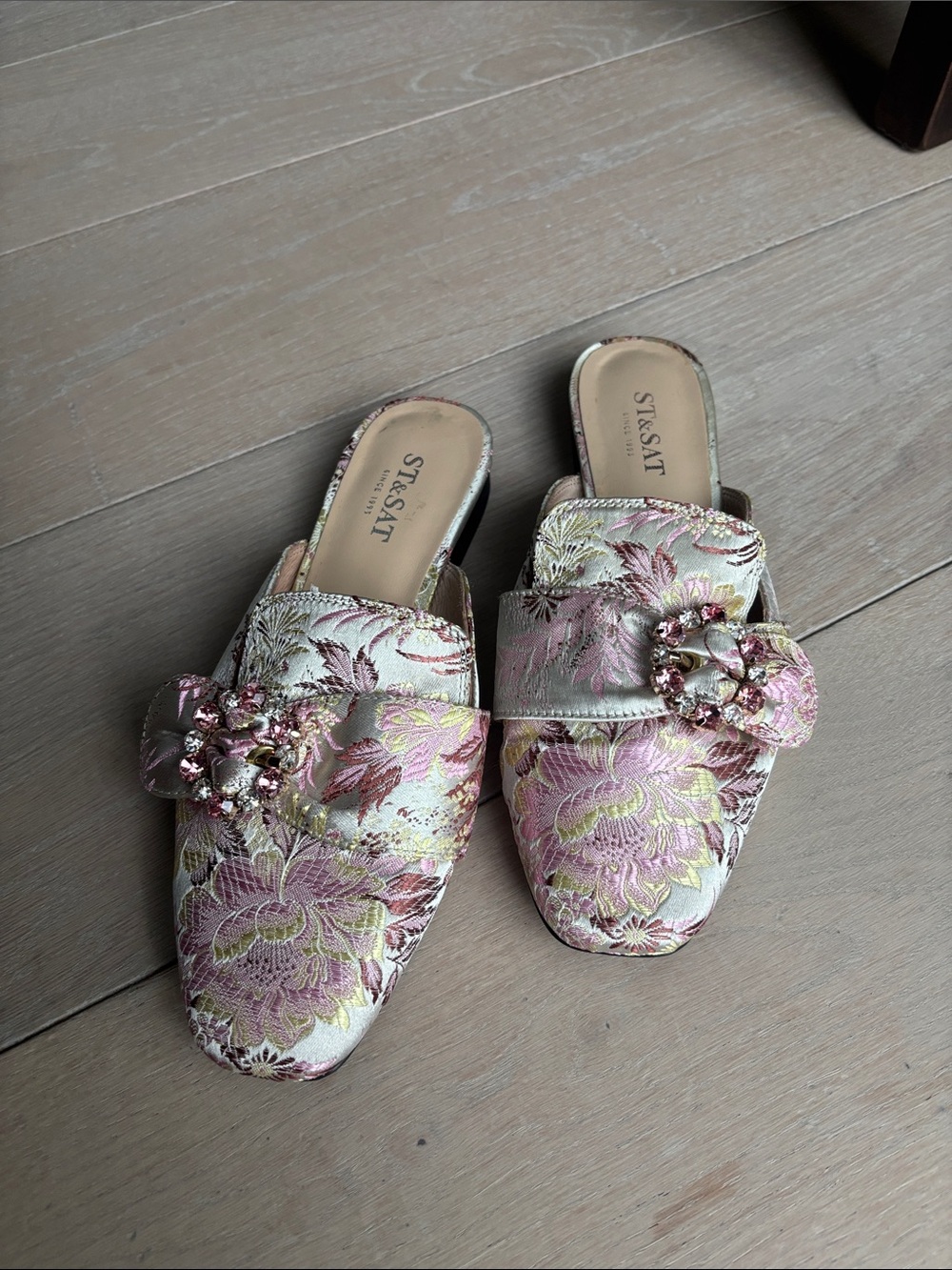Brocade slides